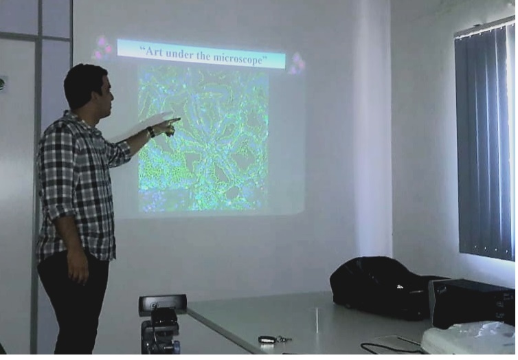 Professor convidado Dr. Danilo Damasceno Rocha profere aula presencial por videoconferência
