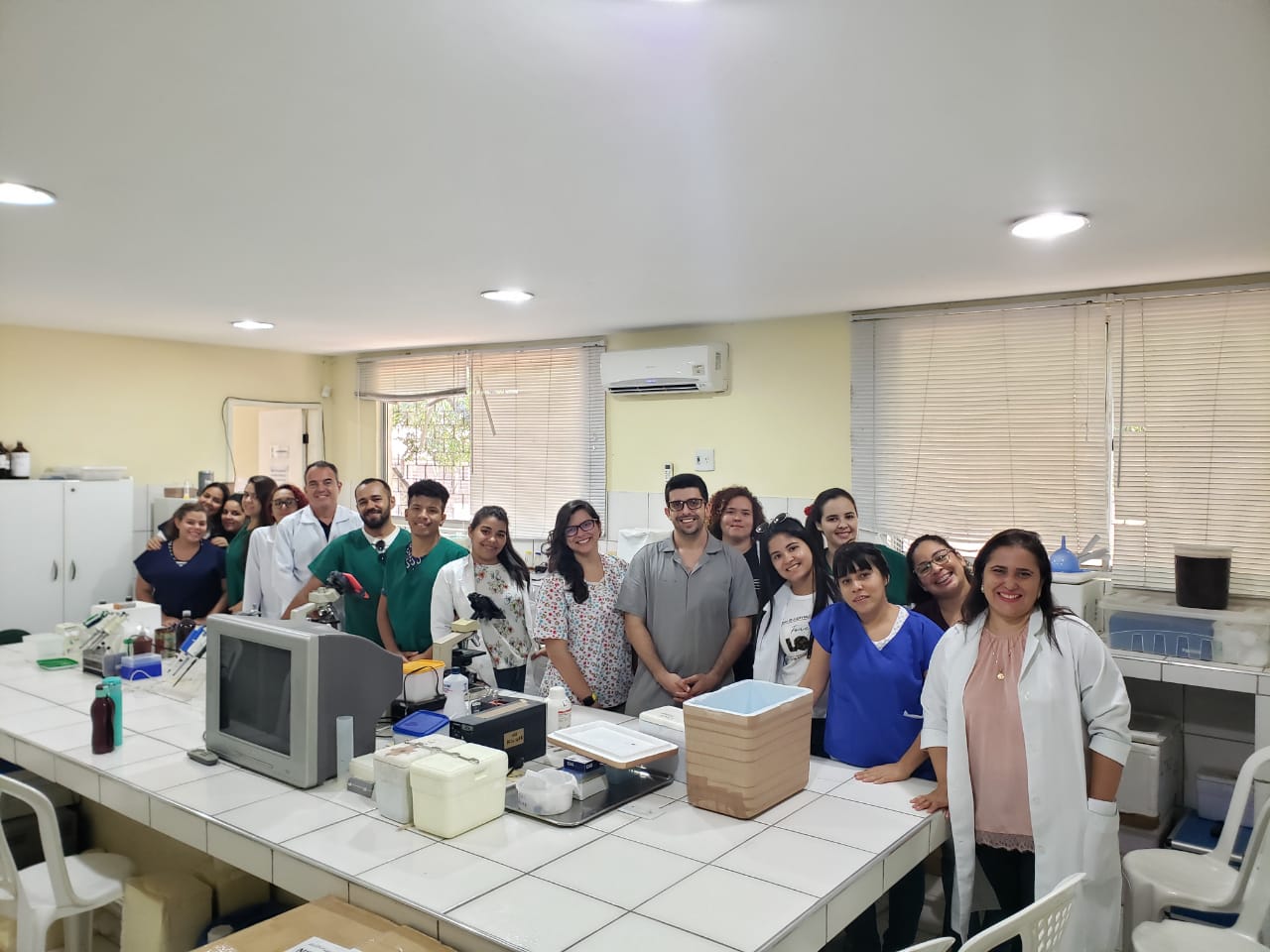 Aula prática de criopreservação seminal com turma da FATENE no NIB/PPGCV