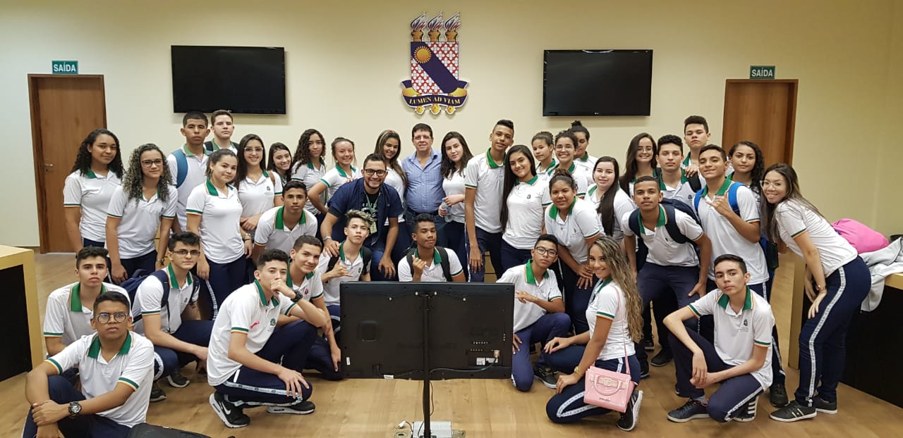 Alunos de Redenção conhecem atuação do Pronatec/MedioTec e estrutura da UECE