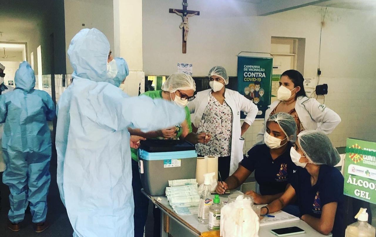 Turma do curso técnico em Enfermagem faz estágio em centro de saúde de Canindé