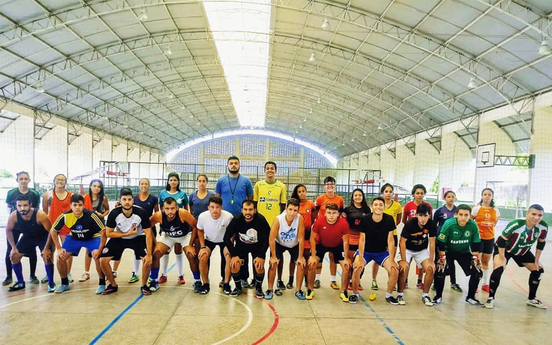 Futsal, futebol, vôlei e basquete são oferecidos gratuitamente na Uece