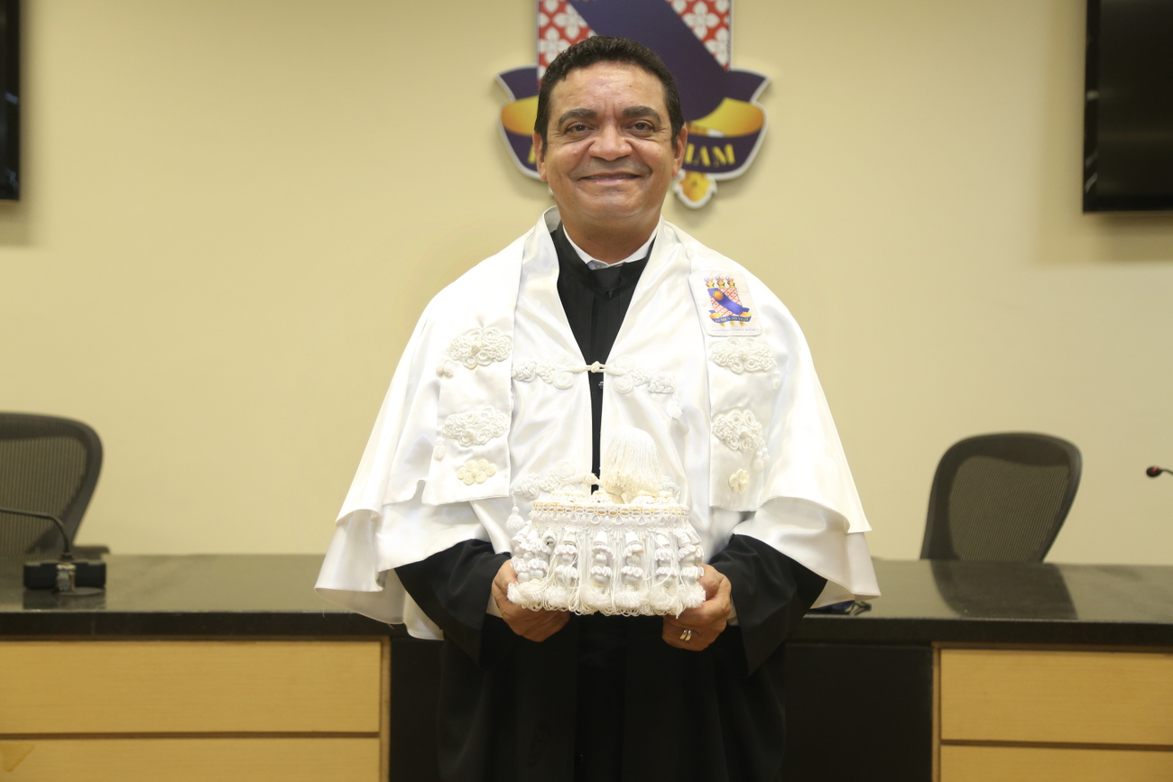 Novo reitor da Uece toma posse