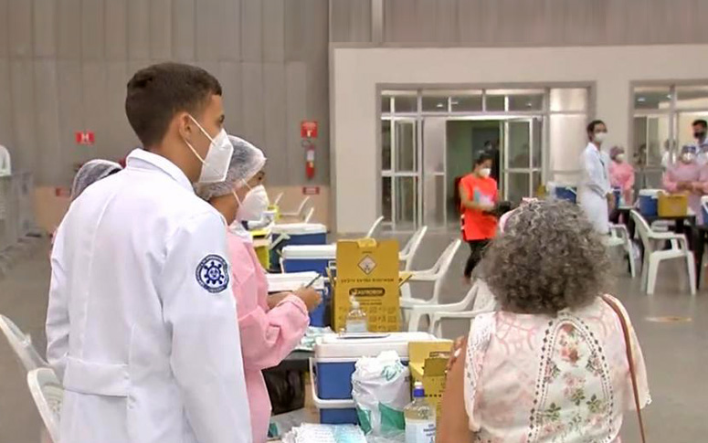 Uece disponibiliza voluntários para campanha de vacinação contra Covid-19 em Fortaleza