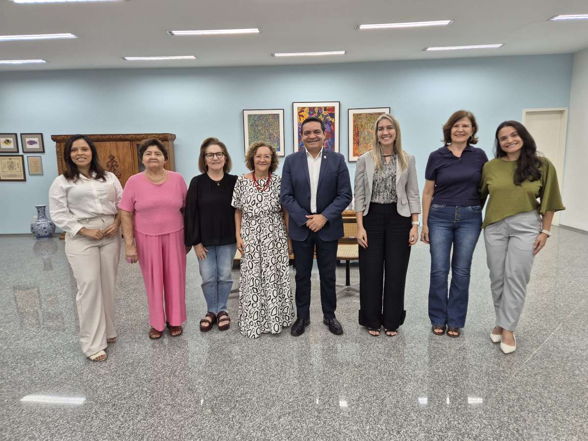 Deputada Larissa Gaspar reforça parceria com a UECE