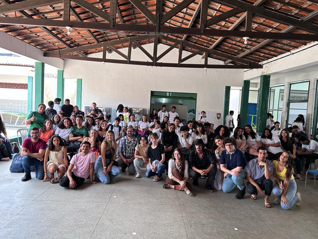 Uece vai a escola