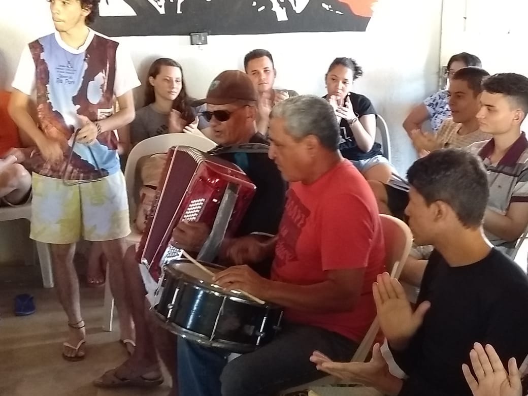 Apresentação cultural no Assentamento Palmares alt