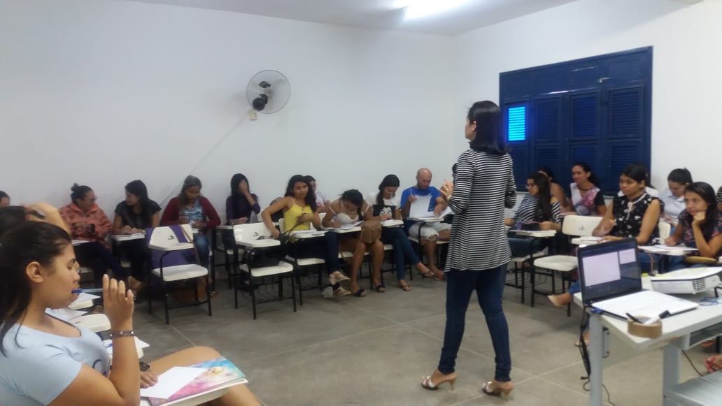 Servidora Maria Camilo coordenadora do curso alt