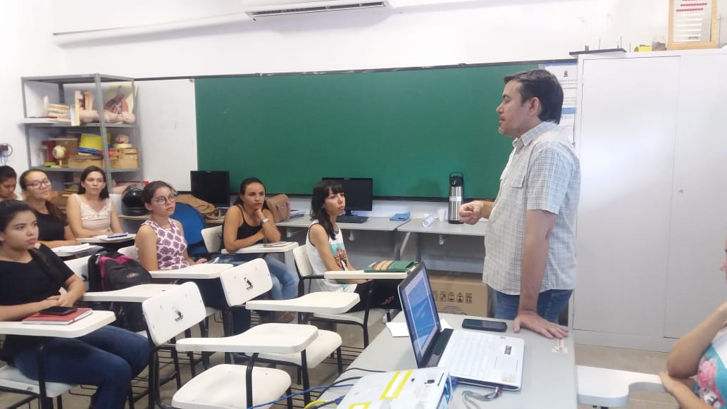Bibliotecário Ricardo iniciando o Curso
