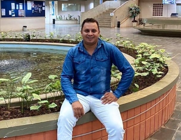 Egresso do Curso de Licenciatura em Matemática da FAFIDAM recebe menção honrosa no Prêmio Capes de Tese 2025