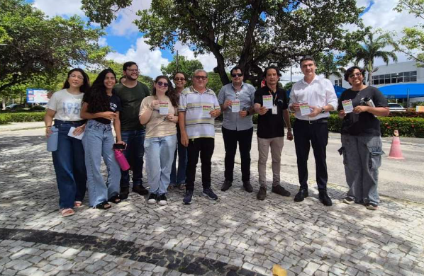 Uece realiza blitz educativa contra abandono de animais no campus Itaperi