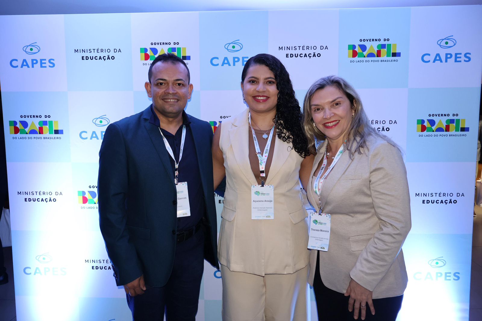 EGRESSA RECEBE PRÊMIO MENÇÃO HONROSA CAPES  DE TESE 2025