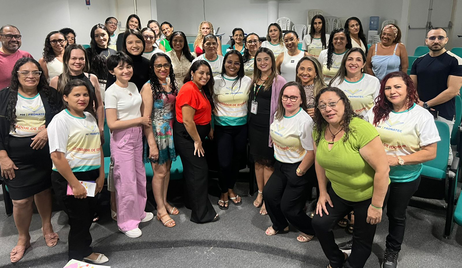 Mulheres de Iguatu celebram conclusão do curso “Cuidadora de idosos”