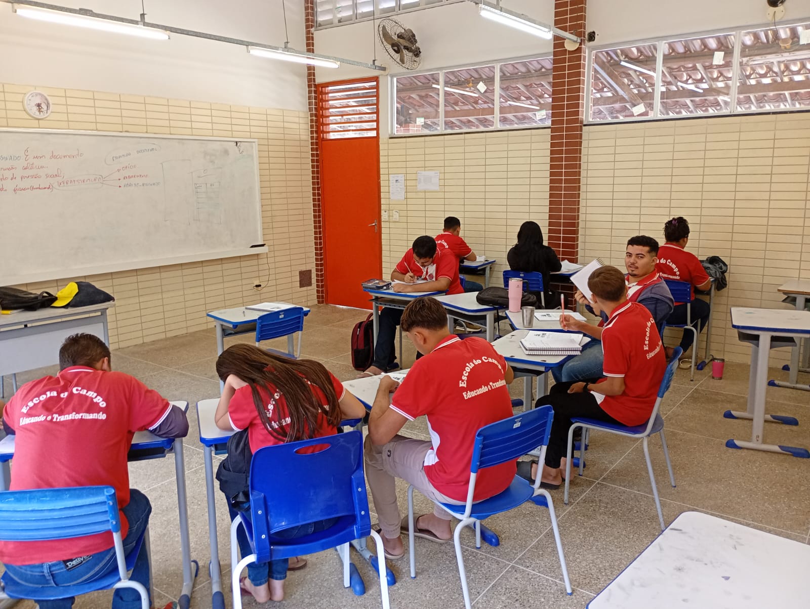 Estudantes da Uece visitam Casa Sede do Assentamento Santana da Cal