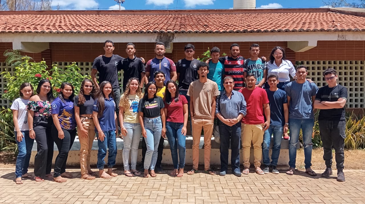 Uece acompanha turma do curso Técnico em Agropecuária em Quixeré
