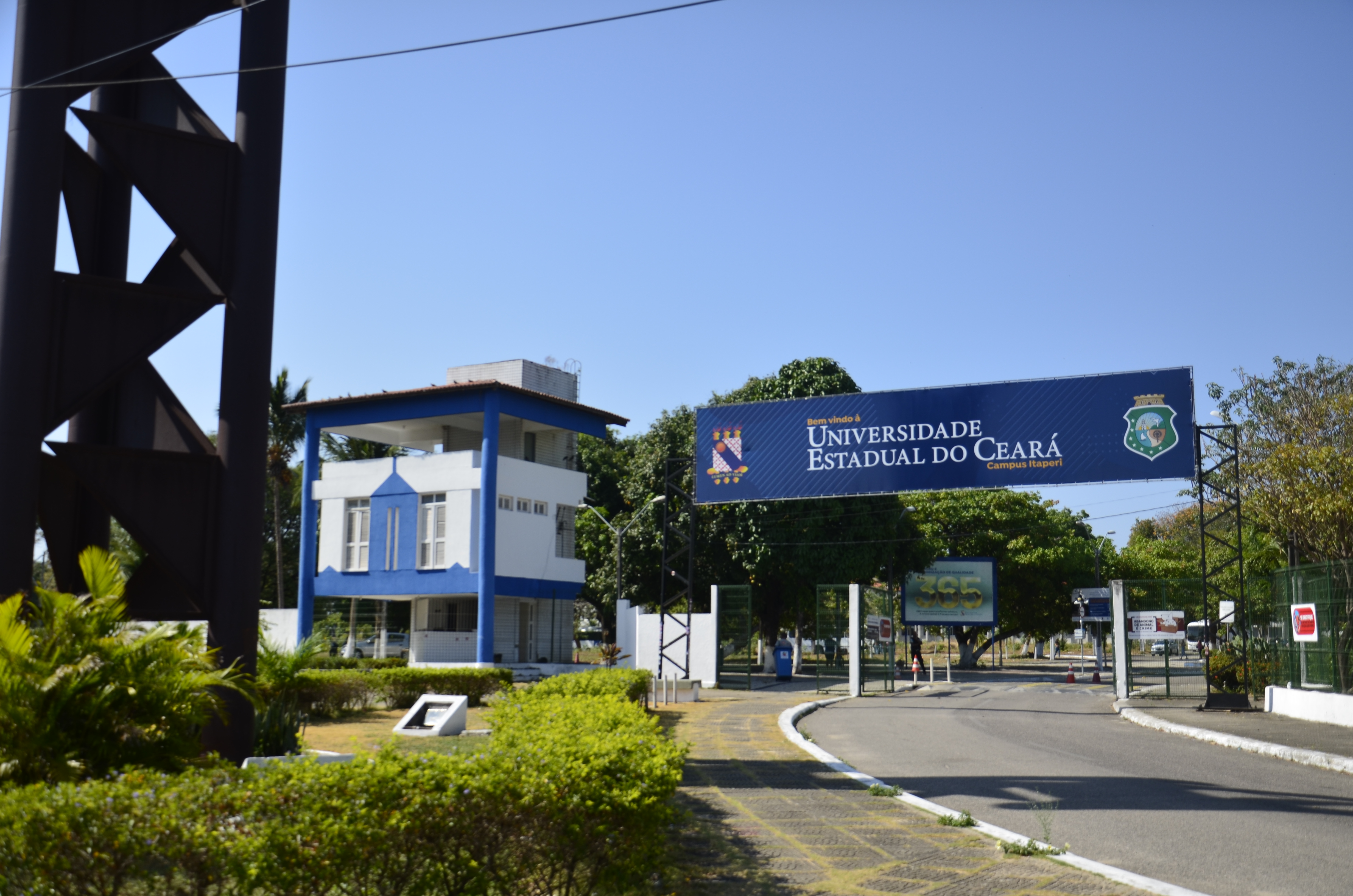 Uece inscreve para 1.060 vagas de graduação a distância em 13 municípios
