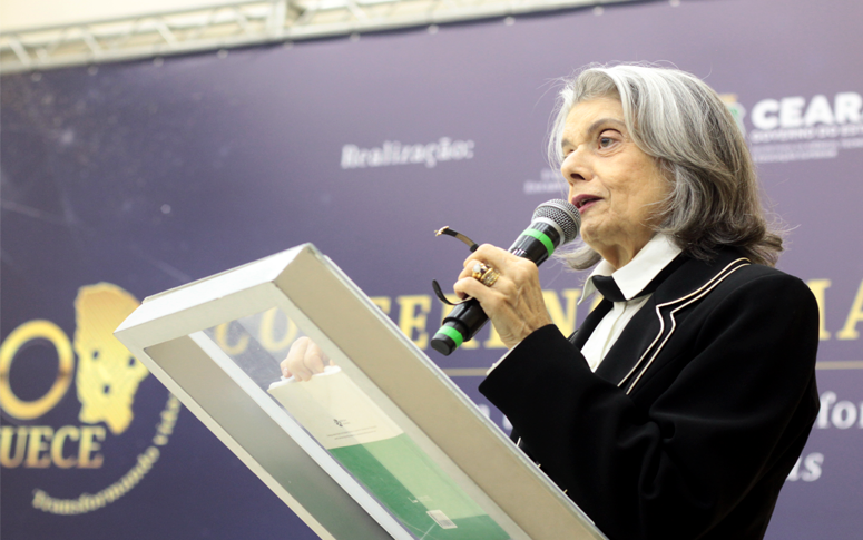 Cármen Lúcia fecha celebrações dos 50 anos da Uece com reflexão sobre democracia